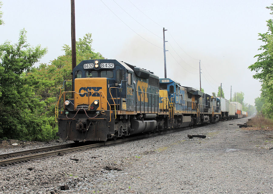A very short Q00819( 4 cars) with an uncommon leader for an intermodal train at New Bridge Rd